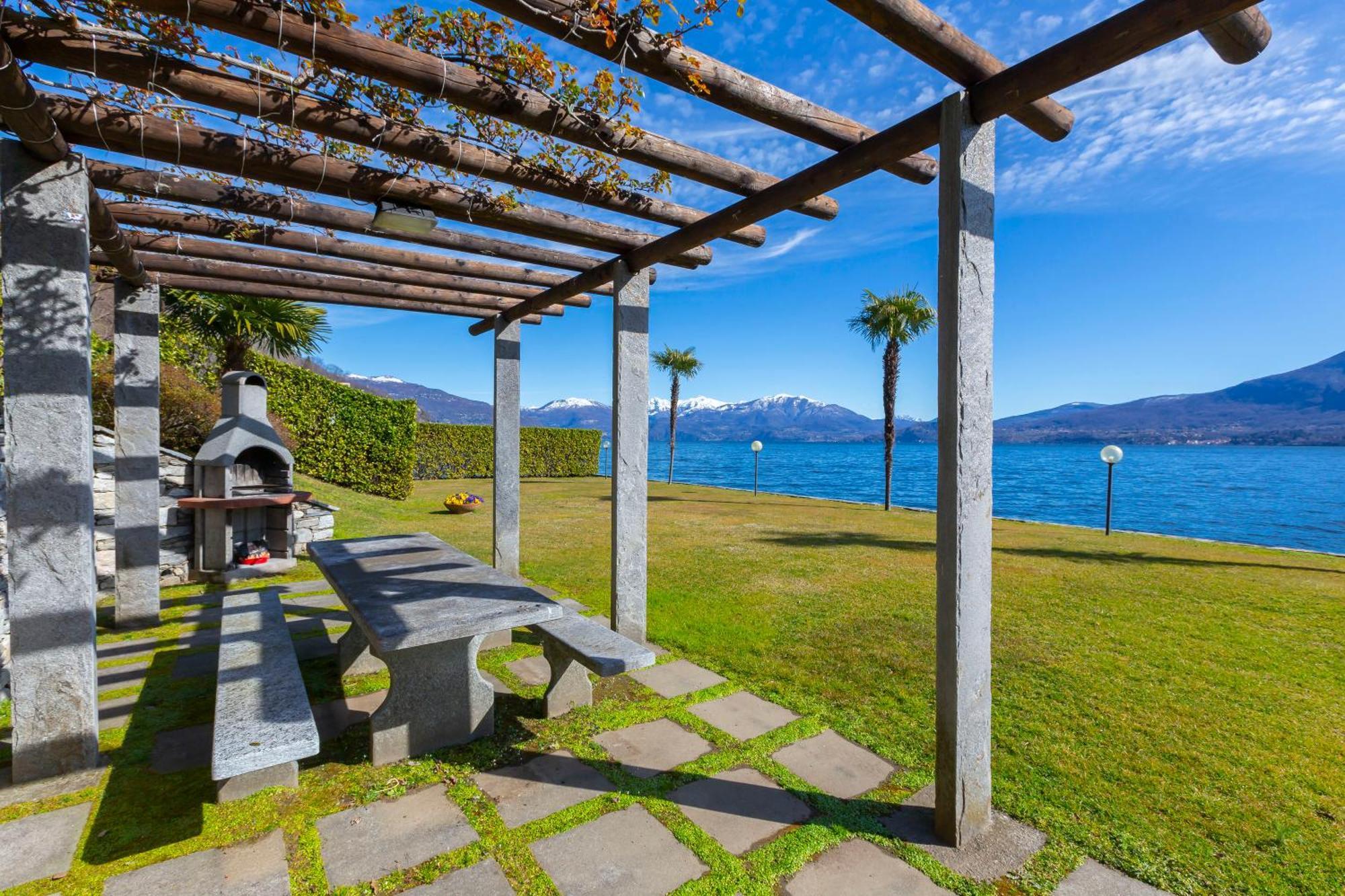 Blu Lake Apartment On Ghiffa Beach - Happy Rentals Екстер'єр фото