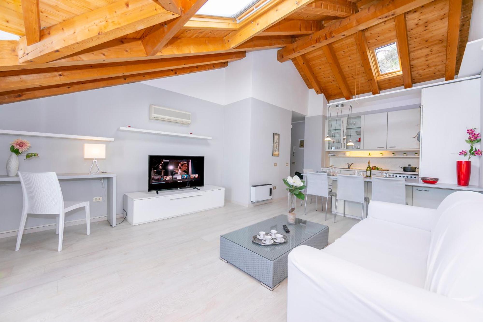 Blu Lake Apartment On Ghiffa Beach - Happy Rentals Екстер'єр фото